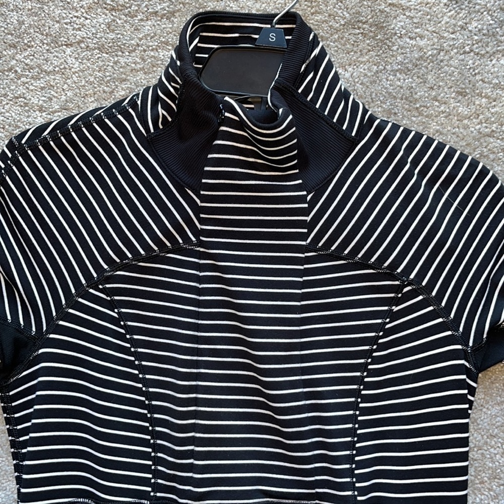 Lululemon Base Runner 1/2 Zip Jacket Size 6 - Picture 7 of 15